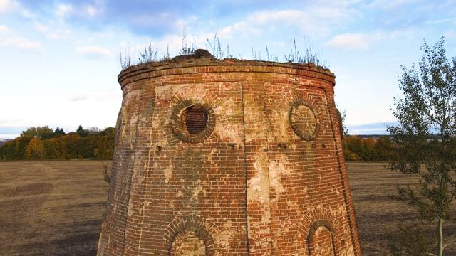 Мельница. Мордовия, Кадошкинский район, село Нагаево. Каменный остов мельницы. 4К смотреть онлайн