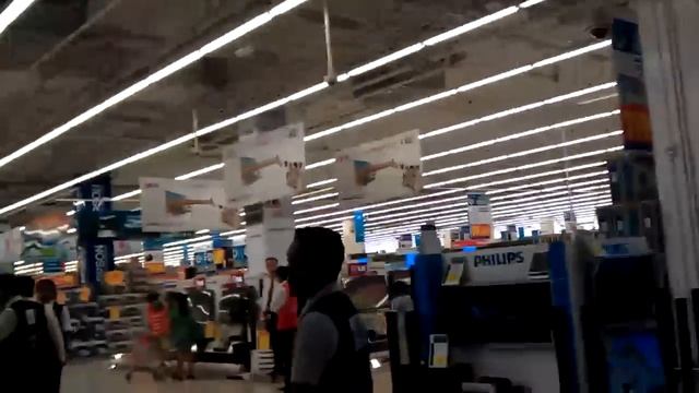 Roaming in Carrefour - Mall of Emirates, Dubai смотреть онлайн