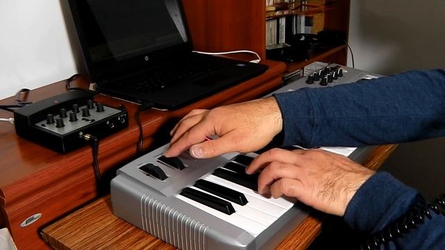 Novation NIO24 M-Audio Radium 49 SOLO US7 Superteclados.com смотреть онлайн