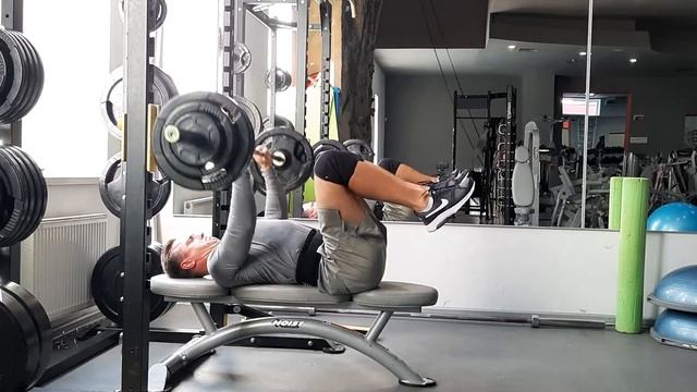 Жим лёжа узким хватом ,ноги подняты вверх смотреть онлайн