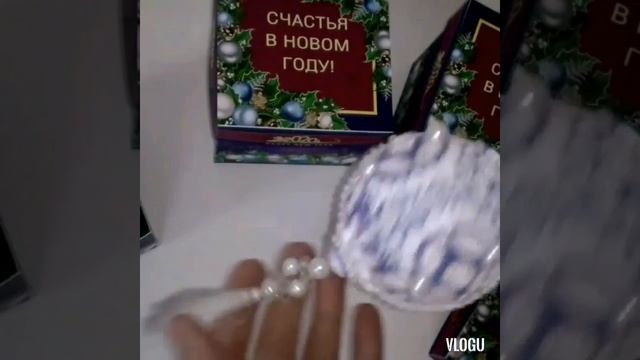 Новогодний шар в технике квиллинг. Новогодний подарок. Квиллинг шар. смотреть онлайн