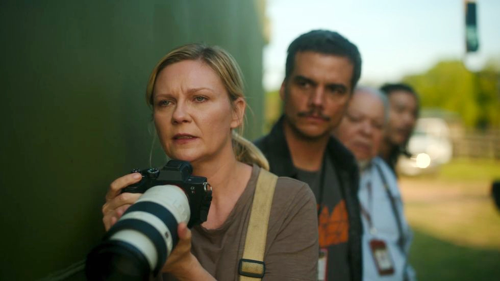 Гражданская Война. Официальный Трейлер #2 смотреть онлайн