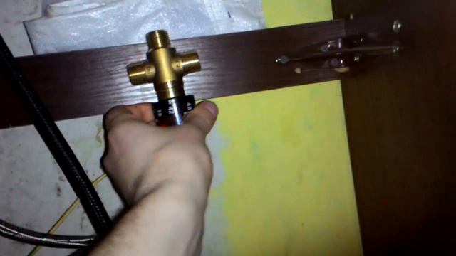 Термостат на кухню, если горячая вода из крана внезапно обжигает руки. смотреть онлайн