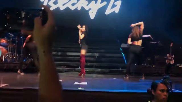 Becky G Mayores en vivo bailando se descontrola смотреть онлайн