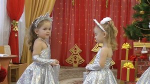 Танец «Льдинки холодинки» на новогоднем утреннике 2018 в младшей группе Муз рук Максюта Г В