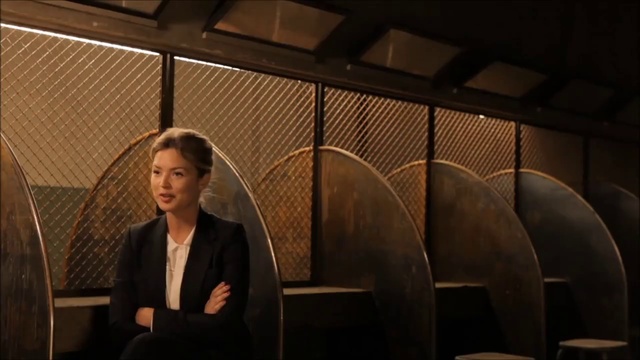 Virginie Efira-INTERVIEW pour DEAD MAN TALKING de Patrick Ridremont смотреть онлайн