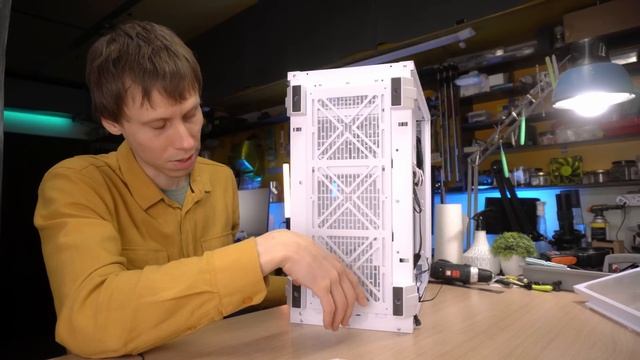 Стеклянный корпус от XPG под СЖО 420мм...