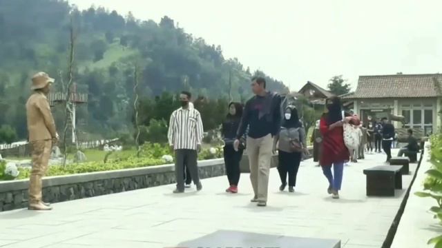 A Statue That Suddenly Moves...!! Just For Laughing, Living Statue Prank