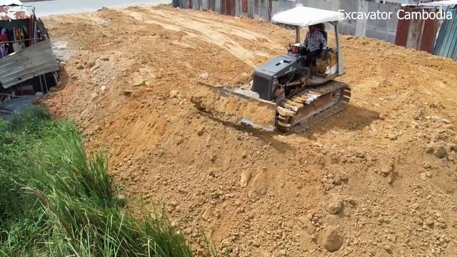Starting New Plan 3.5 TON Truck Working With MITSUBISHI Dozer Filling Land Bury Sewage And Trash смотреть онлайн