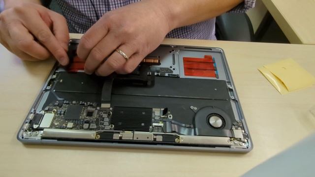 Apple MacBook Air (Retina, 13 inch, 2020) Battery replacement смотреть онлайн