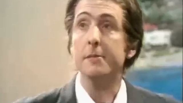 Monty Python - Travel Agent Sketch смотреть онлайн