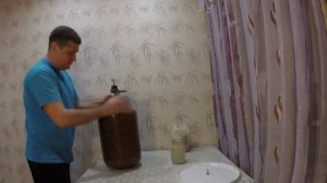 Осветление молодого вина бентонитом.