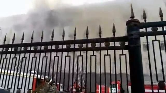 Площадь пожара в здании Минобороны возросла до 3,5 тысяч квадратных метров смотреть онлайн