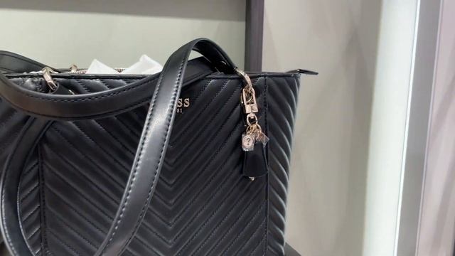 ОБЗОР СУМОК Guess Весенняя коллекция 2023 Guess BAGS Spring смотреть онлайн