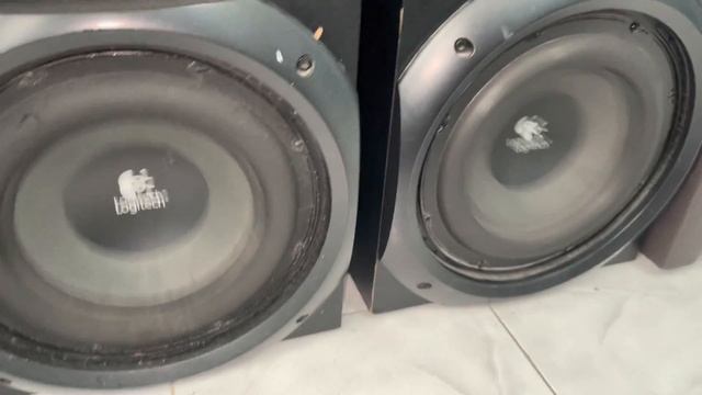 12 inch Pioneer Sub vs 2 Logitech Z-5500 смотреть онлайн