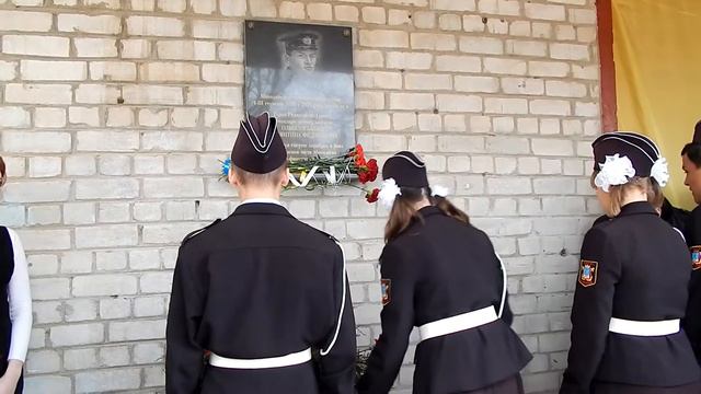 Возложение корзины с цветами к памятной доске Ольшанскому. Видео "Корабелов.Инфо" смотреть онлайн
