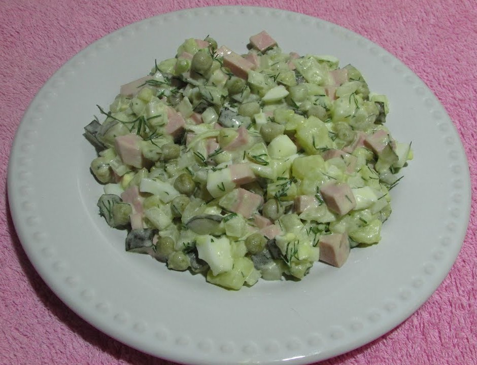 ЛЮБИМЫЙ, ВСЕМ ИЗВЕСТНЫЙ И ВКУСНЫЙ САЛАТ "ОЛИВЬЕ" С ВАРЁНОЙ КОЛБАСКОЙ! смотреть онлайн