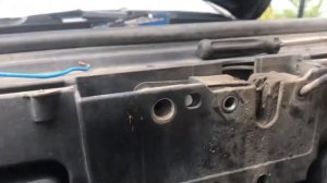 VW Touareg NF ремонт концевика капота