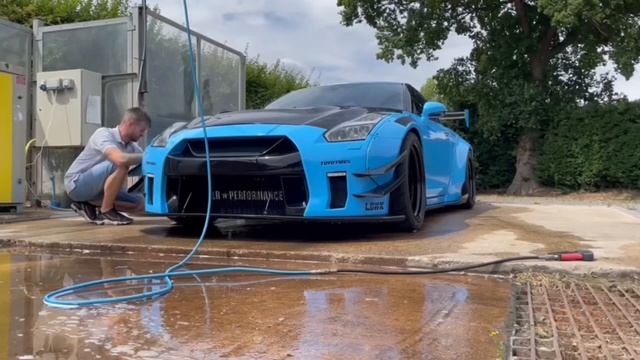 NISSAN GTR - LIBERTY WALK!! Paramount VS Indoor Storage - Supercars, Classic Cars, Performance Cars смотреть онлайн