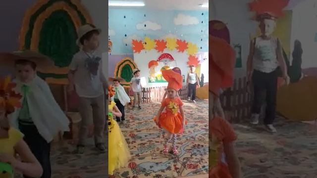 Танец на празднике Осени смотреть онлайн