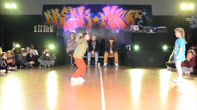 BREAKMANIA 2018 Półfinał Hip Hop 1vs1 do lat 8 Zuzia vs Julia смотреть онлайн