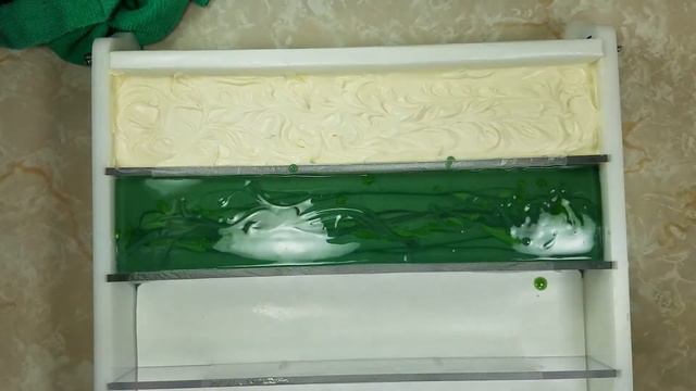 Making Cucumber Mint Drop Swirl Soap (Soapmas 2018 #2) смотреть онлайн