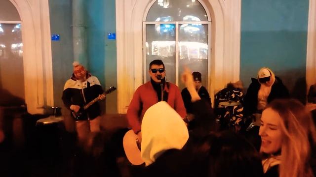 Ленинград - "В Питере - пить" группа Висконти выступает на набережной канала Грибоедова в Петербург смотреть онлайн
