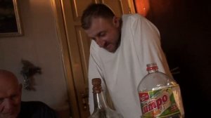 вставят камеру в жопу или просто побьют?