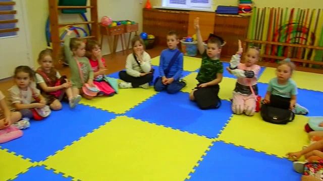 Клубный час -Птичья столовая.avi смотреть онлайн