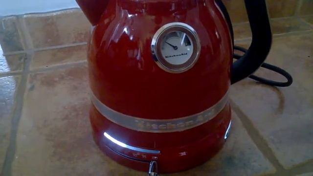 Czajnik KitchenAid czerwony prezentacja смотреть онлайн