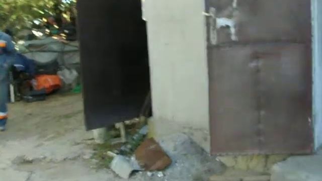 Заливка бетонного пола в мастерской.