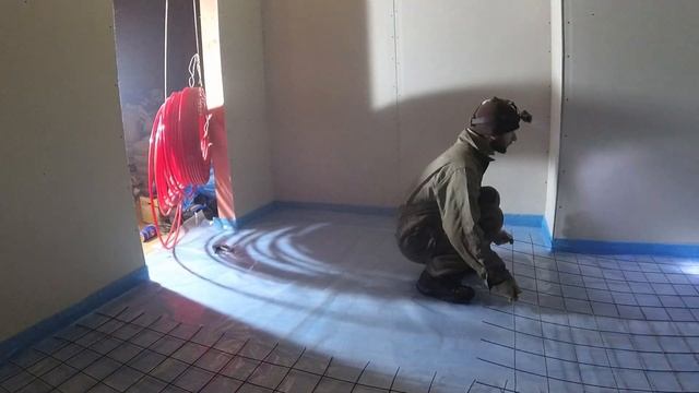 Теплый пол в доме сип Полусухая стяжка. смотреть онлайн