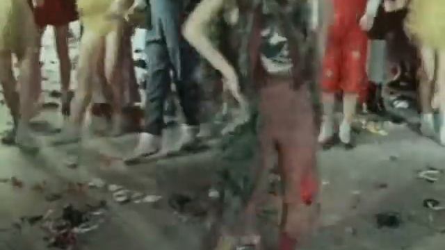 Маскарадные костюмы - тема предновогодней выставки в серовском музее. Горожане тоже могут принять у смотреть онлайн