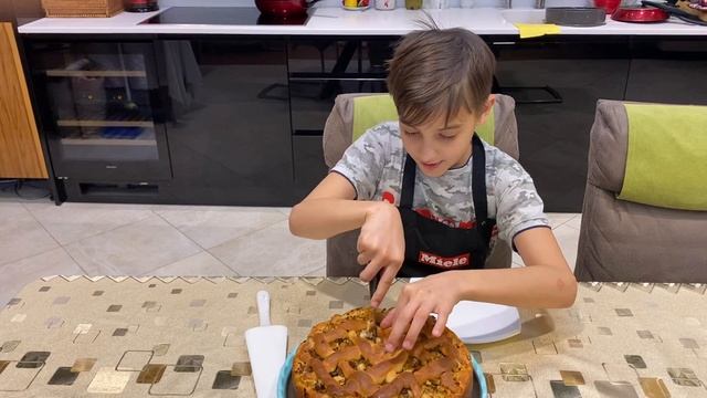 Сам приготовил пирог из мяса смотреть онлайн