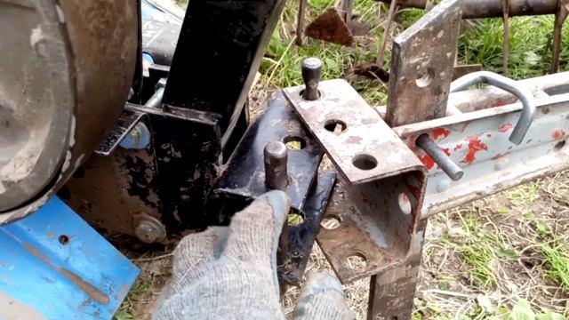 Сцепка мотоблока Ока - если разобьет отверстия, то поменять ее можно только вместе со стойкой руля. смотреть онлайн