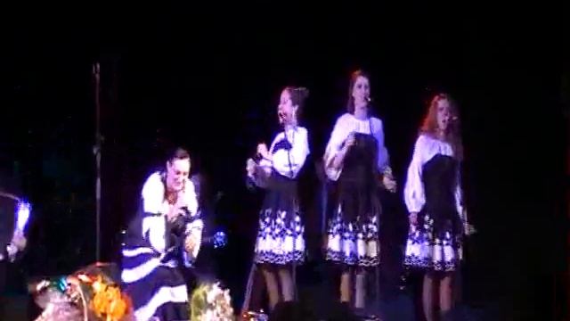 Елена Ваенга Ой, чий-то кiнь стоiть смотреть онлайн