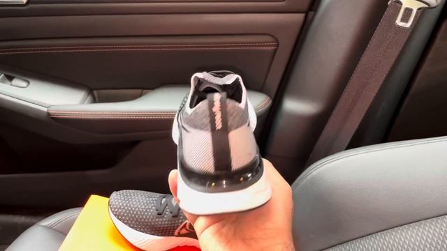 Nike React Infinity Run Flyknit Black White shoes смотреть онлайн