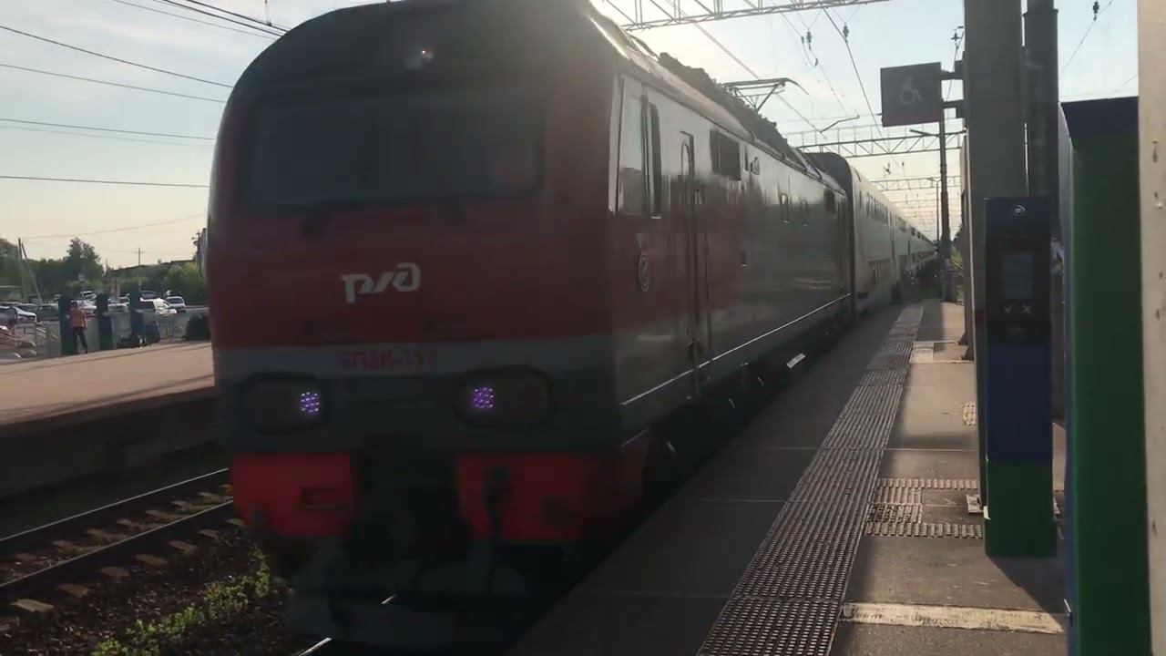 Казанское направление РЖД. Локомотив ЭП2К-314 со скорым поездом пролетает станцию «Виноградово». смотреть онлайн