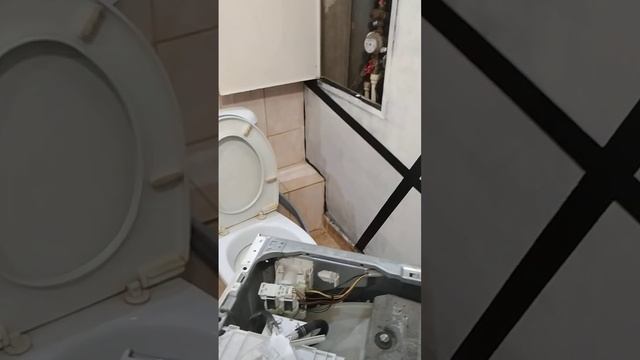 стиральная машина bosch или Siemens ошибка e23 или f23 с машинки течет вода протечка смотреть онлайн
