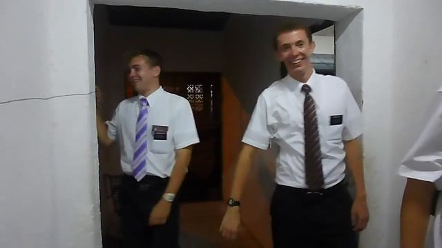Elder Hales se despedindo da familia que ele mais ama... смотреть онлайн