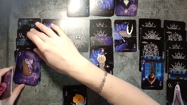ASMR Solitaire, playing cards, card game, whisper / раскладываю пасьянс, шёпот, игральные карты смотреть онлайн