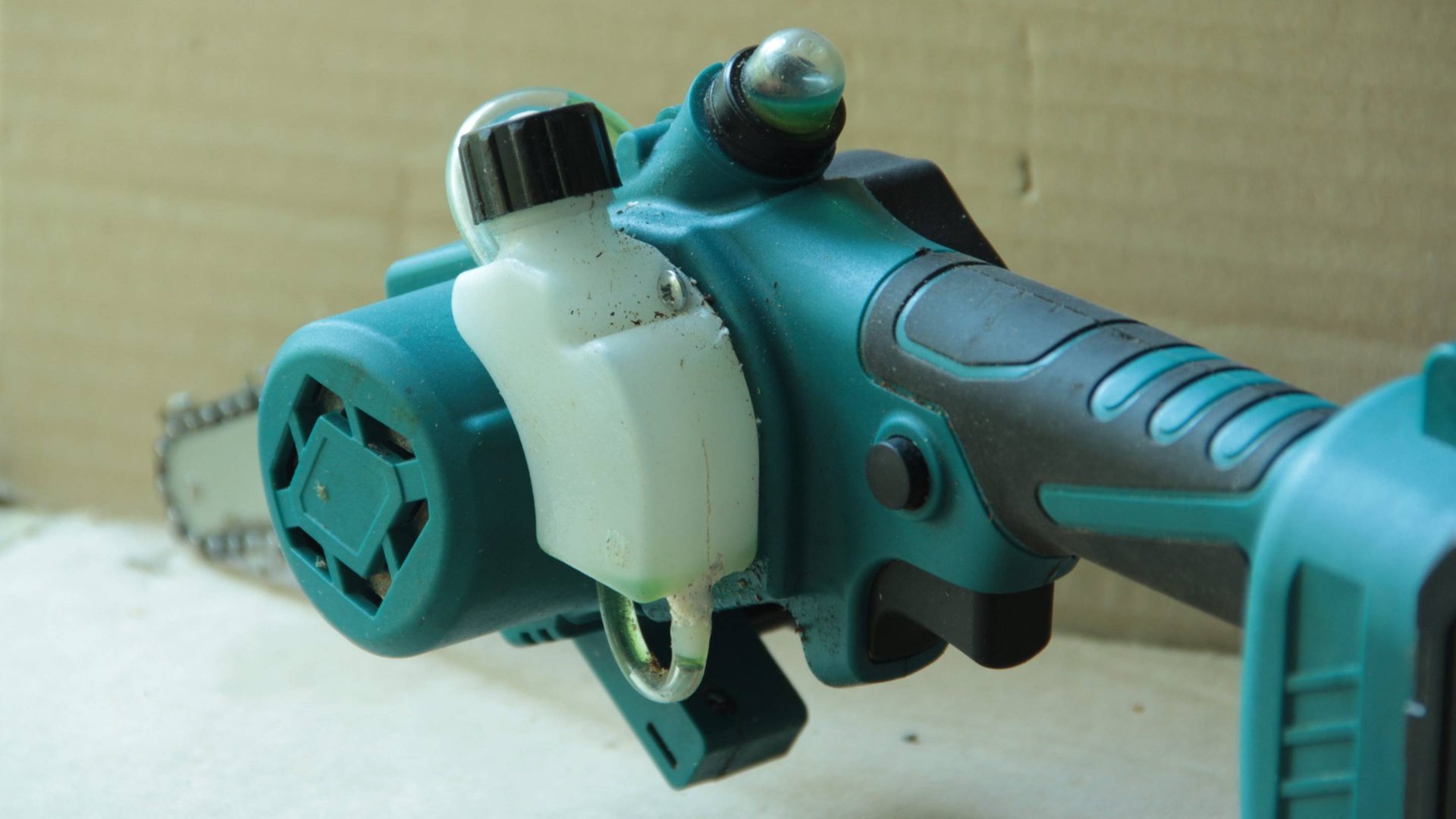 Аккумуляторная цепная пила с AliExpress, с бачком, Makita LXT разъём, 6" смотреть онлайн