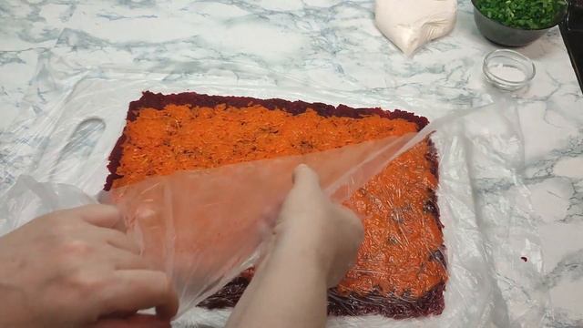 Селёдка под шубой в виде рулета / Herring under a fur coat in the form of a roll смотреть онлайн