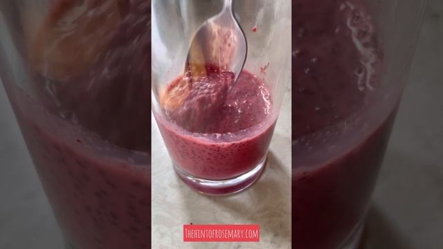 How to make my strawberry mango smoothie with chia! смотреть онлайн