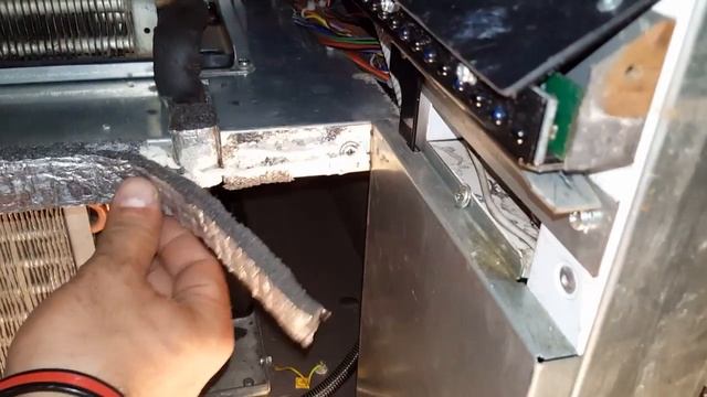 Установка холодильника в уникум Foodbox.