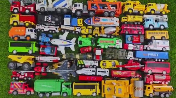 Menemukan Mainan Mobil Mobilan Tayo 1