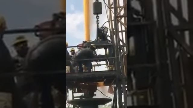 Gas Well Blowout On A Service Rig.. WOW! смотреть онлайн