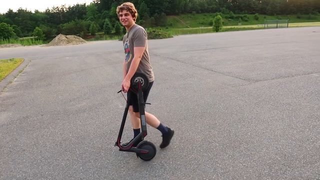 Xiaomi Mi Electric Scooter Review смотреть онлайн