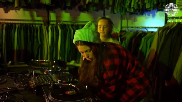 *Set Ambessa @"Kultur schaut in die Röhre." Teil 2 смотреть онлайн