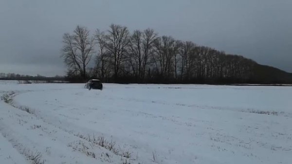 Инфинити qx70 3.0d на чипе по сугробам в поле